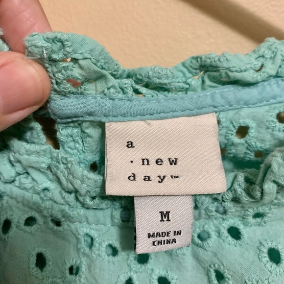 A New Day - Textured Top - Medium - Picture 2 of 5